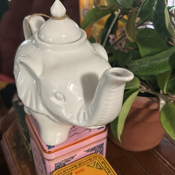 White elephant tea pot 🫖 🐘 - Picture 5 of 6